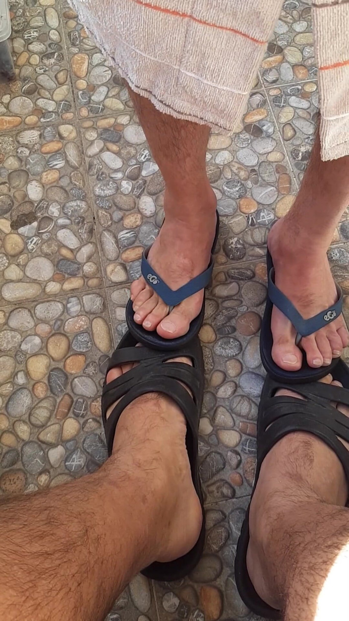 Grand Dick: Nohy a ptáky na balkóně