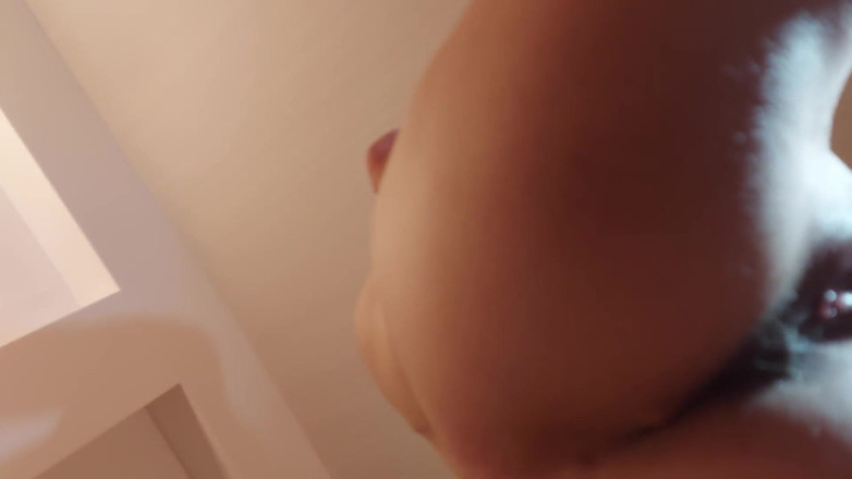 Wet Pussy Fuck: Eighteen-year-old girl gets flooded with mega creampie