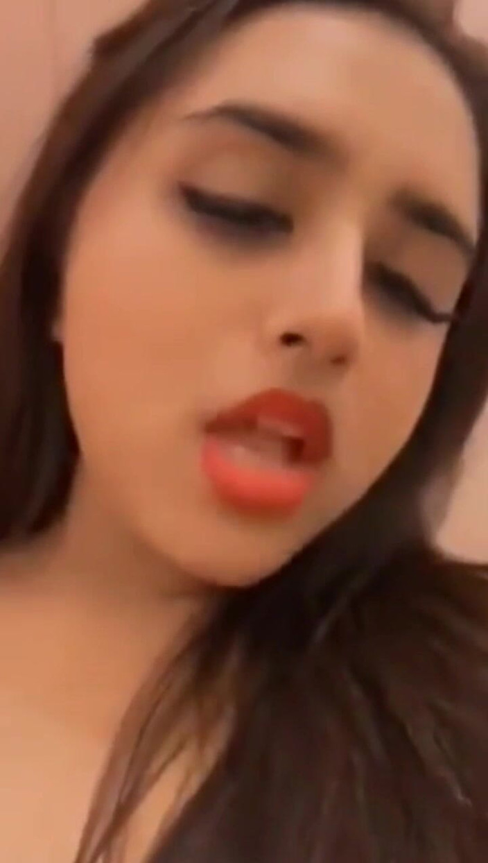 Muskan Rani: Virální sex studentky v koláži