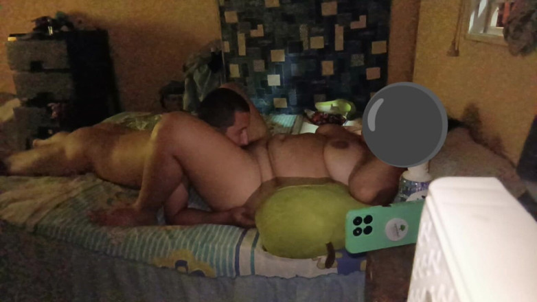 Stepmom_with_big_tits: Este chico me está dando una mamada tan grande, que...