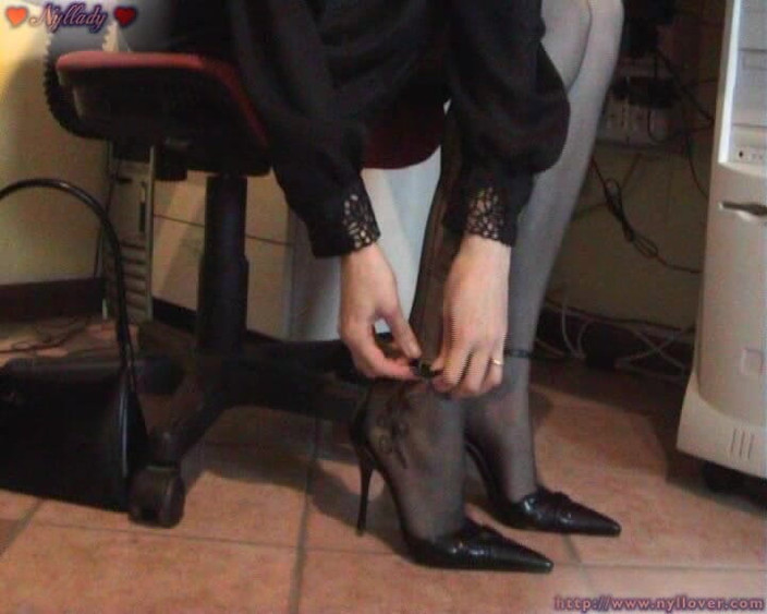 Nyllady: Sexy secretária sapataria