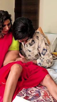 India folla con cuñado