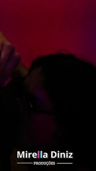 舞池惊喜！洛蕾娜·范妮喜欢跳舞。