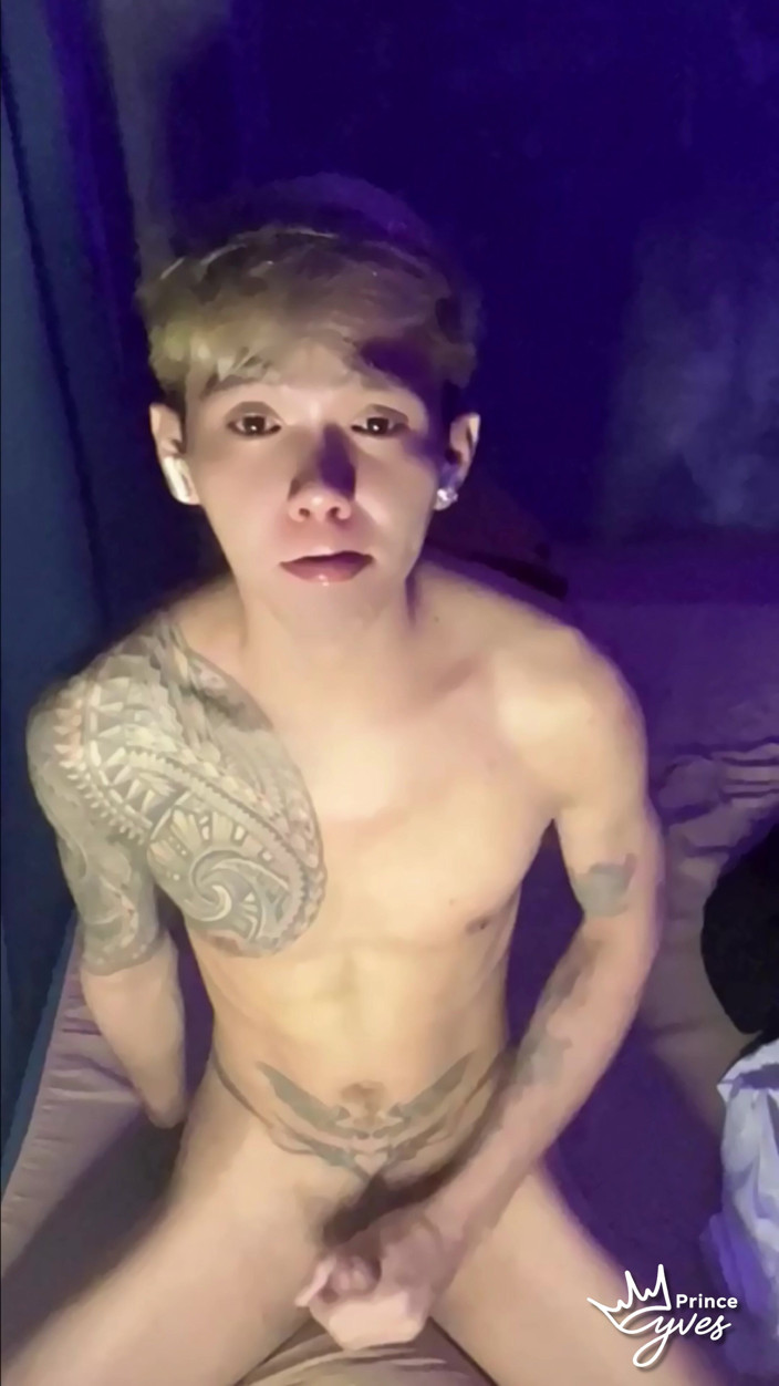 Prince-Yves: Filipínská nadržená Twink škádlí a masturbuje, dokud se neudělá