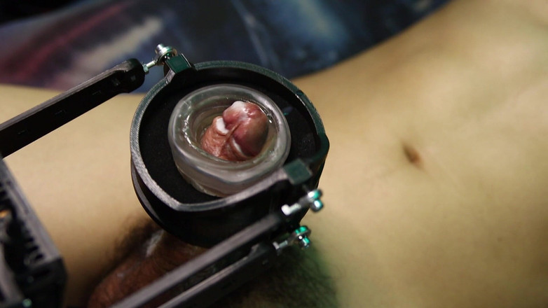 SEXY_GUYBEST: Büyük yaraklar için çok sert bdsm robot elle muamele ve sulu...