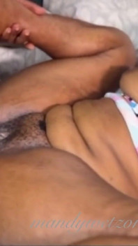 私の南アフリカのルームメイトは、彼女の蜂蜜の猫がおいしいので、いつもセックスしたいと思わせます