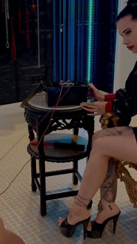 Domnișoara Alessa Milano pedeapsă cu dominare feminină șocantă