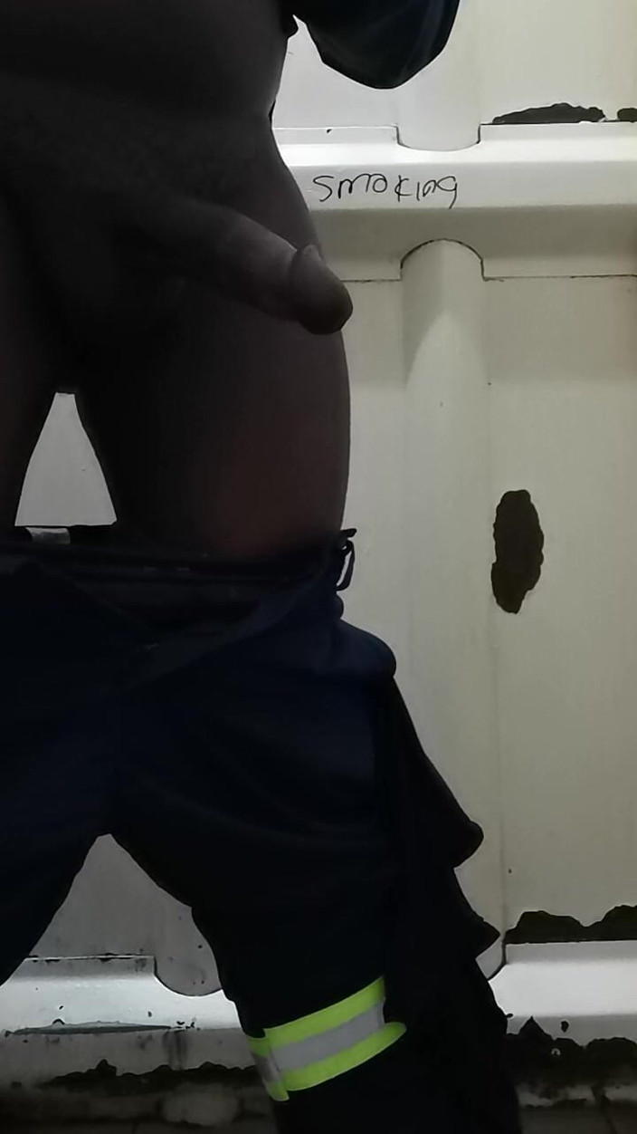 Rex Bitchington Blade: 工作厕所