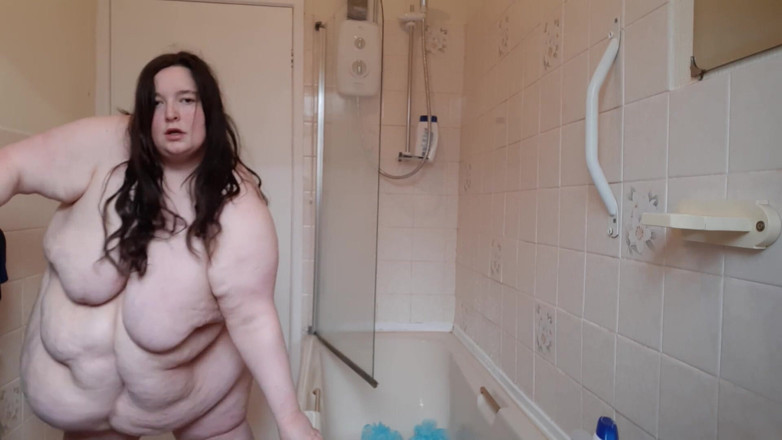 SSBBWLadyBrads: SSBBW belly jiggles and shakes