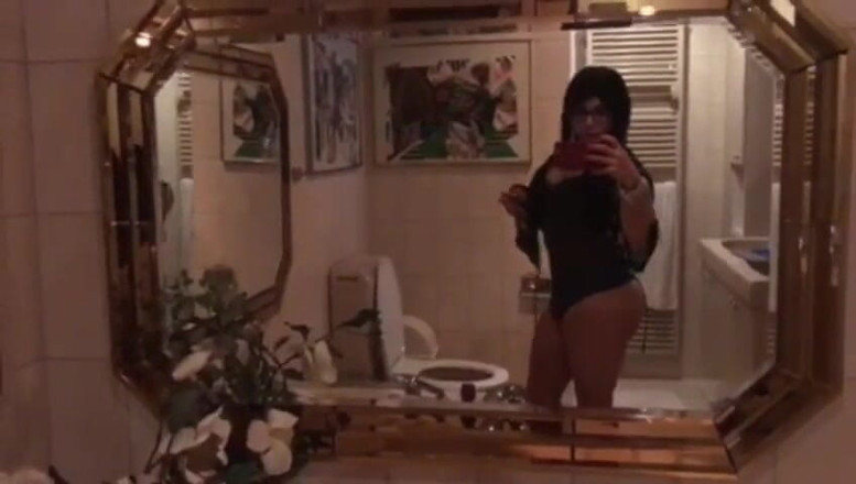 Tgirl Yaritza Vega: Dark hair style
