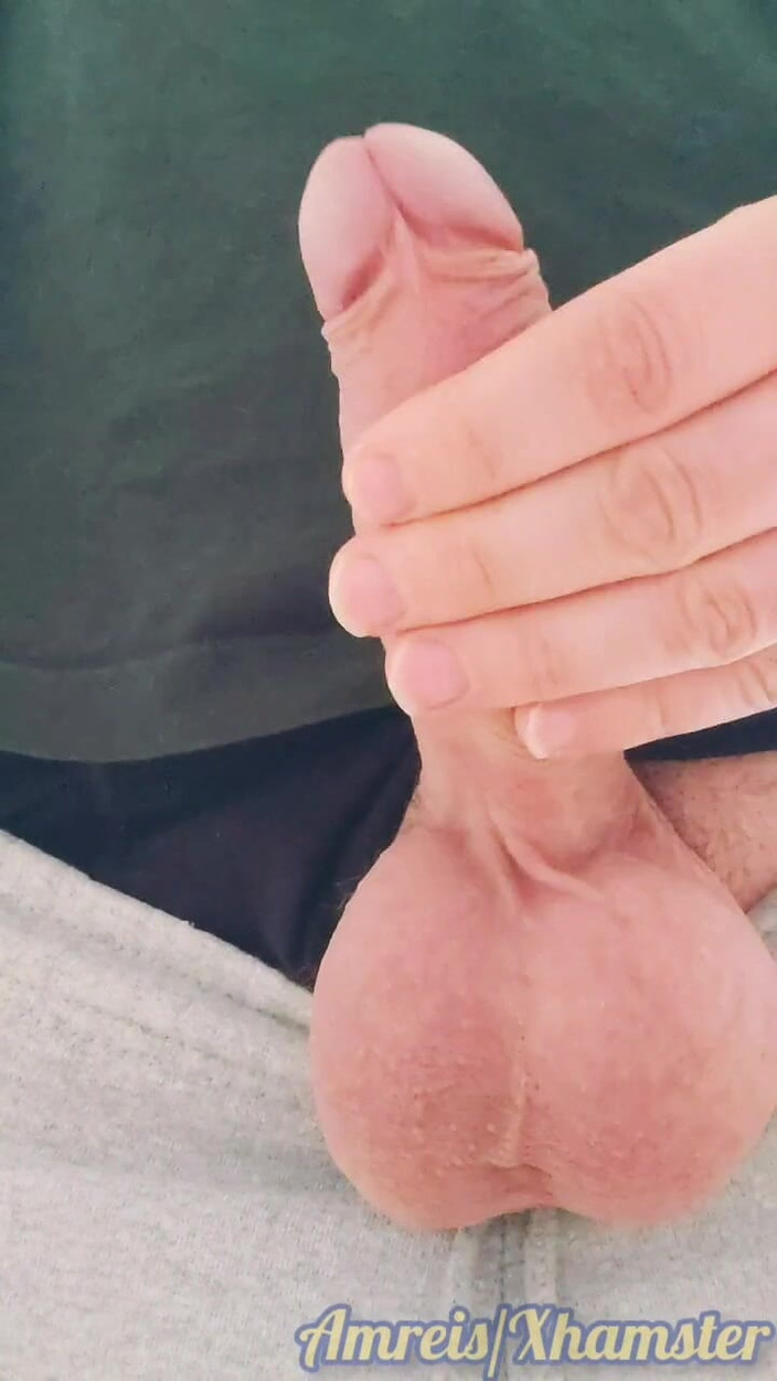 Amreis: Adam zıplayan taşakları gösterdi ve ofisteki masanın üstüne boşaldı