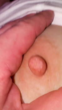 Ge min din iphone! Du har gjort en hel del närbild videor av min butthole och fitta! Dina vänner ska aldrig se dem