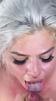 Ashley tebal barbie gadis ini hanya mendapatkannya dengan segala cara