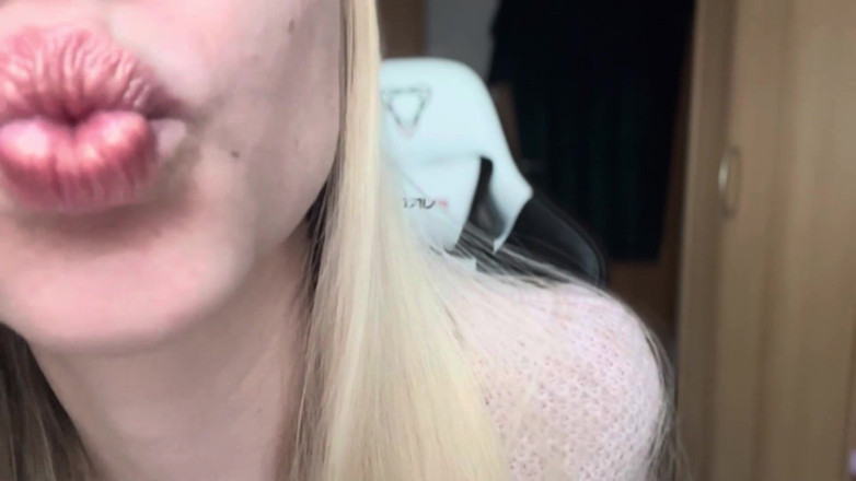 Goddess_Bella_Rae: Ağız sesi konuşmuyor asmr