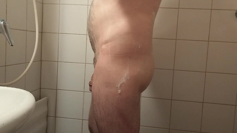 Uhri: Chuveiro gay sem cortes