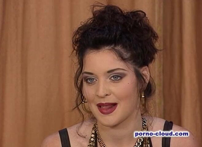 Porno Cloud: Extremo anal com Colette Sigma