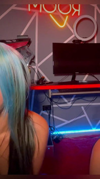 Orgia z perspektywy BBC z dildo i dwiema napalonymi lesbijkami - Sweetkimmi
