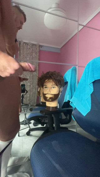 Eddie Star: Pancutan mani di mukanya