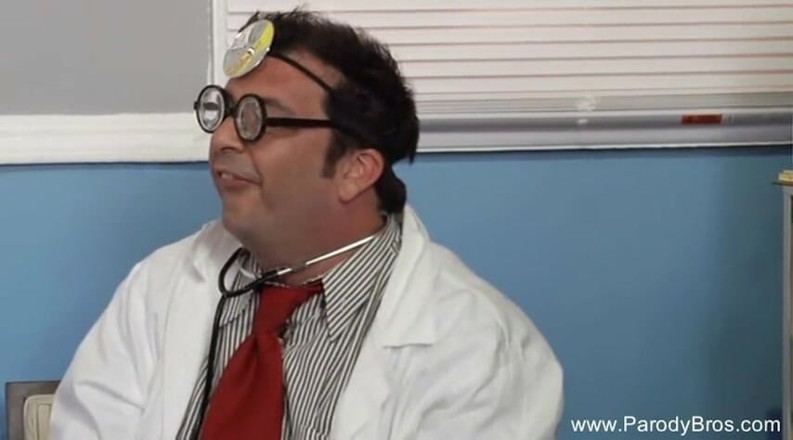 Parody Bros: Une bombasse et son médecin passent un examen complet
