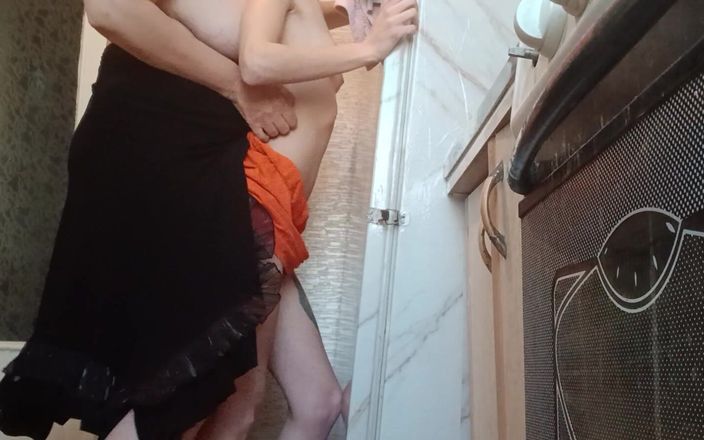 Lesbian-candys: 부엌에서 나를 존나게 따먹는 계모