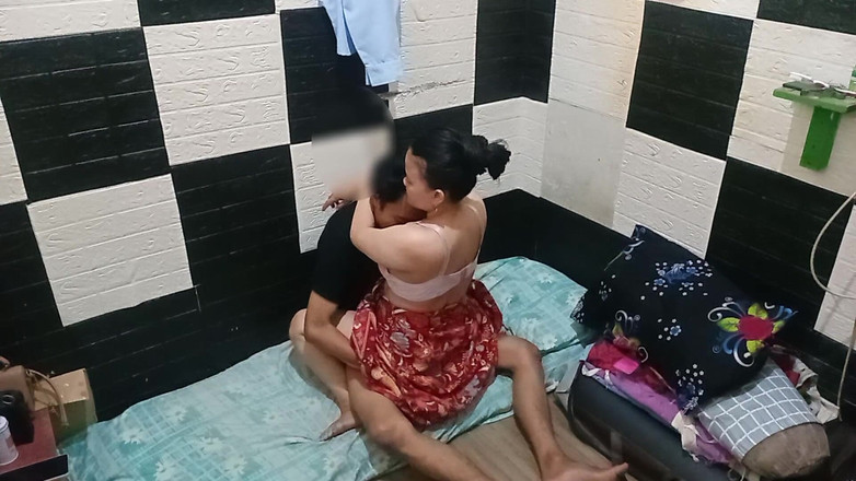 Famly sex: Genieten van het gladde lichaam van een Aziatische engel