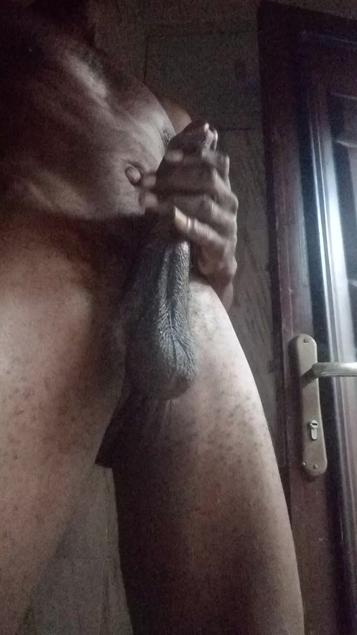 Londiq boys: Londiq Mostra Il Suo BBC Ditalino Anale, Masturbazione E Sperma