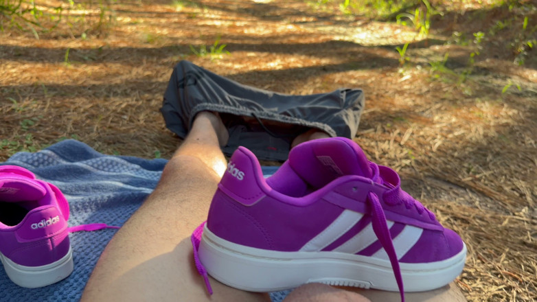Sneakerlove513: Fucking and cumming outdoors in the park with the wife's...