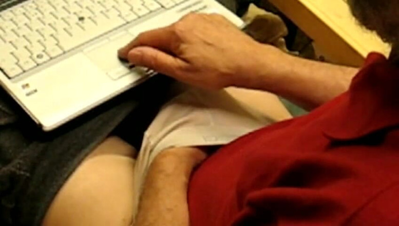 Mstbooblover: Assistindo, masturbando, gozando