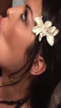 Mamă sexy în lenjerie - 3_exuberant brunetă în bikini milf vrea să se termine în gura ei