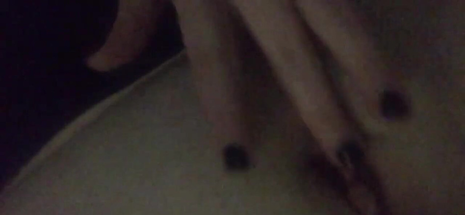 Hunnybrat: Jugando Con Mi Bonito Coño Afeitado