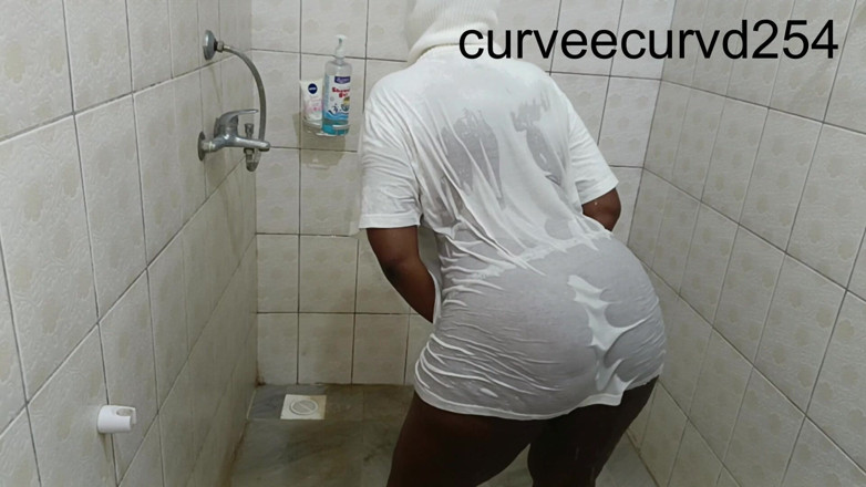 Curveecurvd254: We Got Wet Twerked Sucked and Fucked: Bathroom Romance