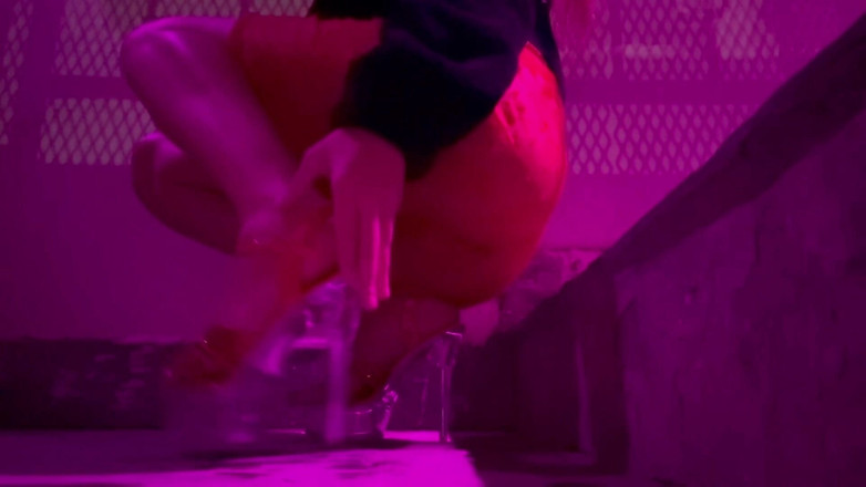 Artemisia Love: アルテミシアは屋外でハイヒールを履いたりタバコを吸ったりするのが大好きです