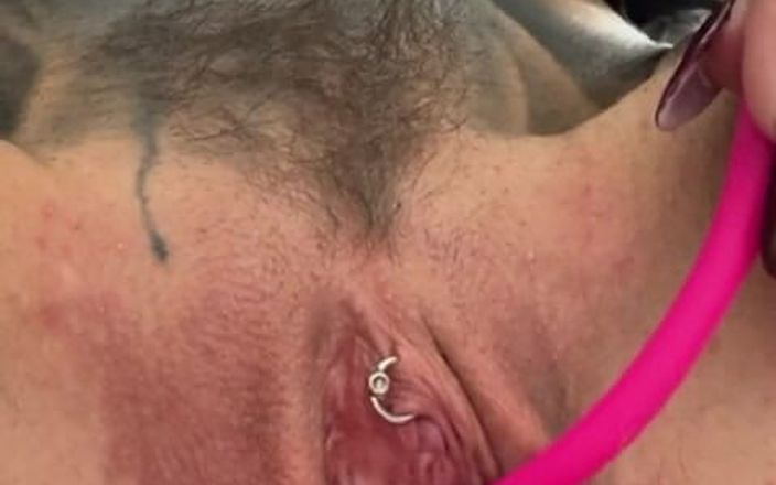 Nastasia_ink: Zobacz, jak masturbuje się niewolnikiem. Gorąca MILF, przebita cipka, zabawka,...