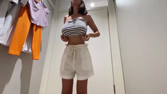 Kitty Kriss: 的丰满在试衣间自慰