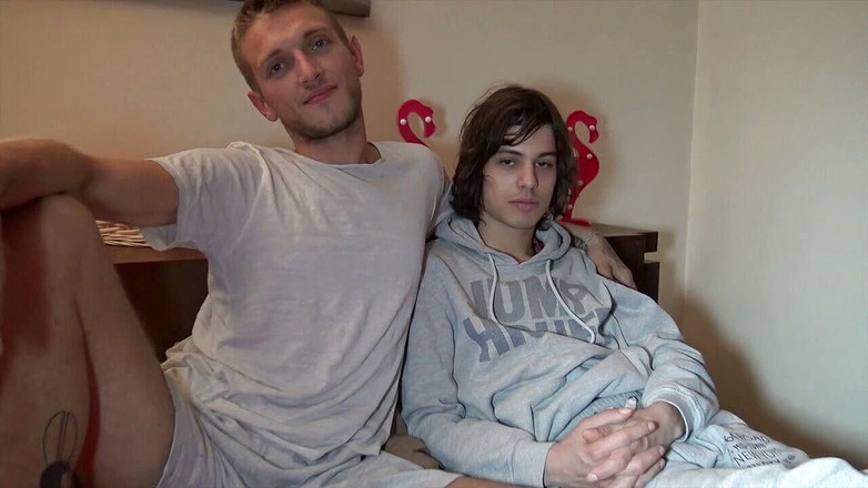 Gaybareback: Невинну молоду красуню відтрахали без презерватива