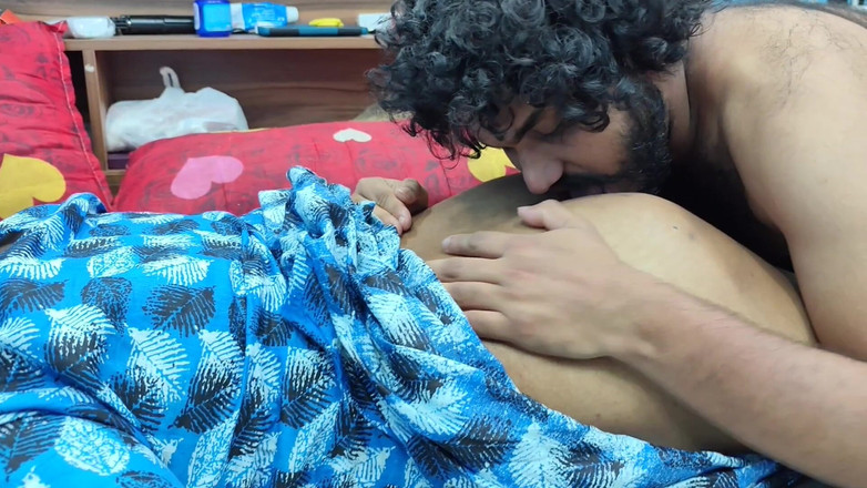 Vaigavarun45: Üvey anne ve üvey oğlu evde yokken ateşli sikişiyor, Malayalı üvey anne...