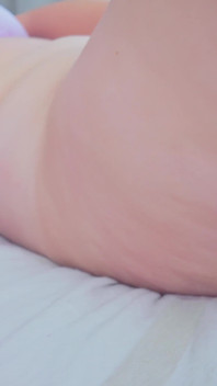 거대한 딜도에 거대한 후장을 가진 밀프가 거대한 가슴을 가지고 튀어나다