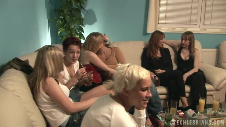 Czech Lesbians: Tschechische lesben 2 - Teil 1: Muschilecken Mega-fick-Fest - Dutzende mädchen zungenanal mit muschis