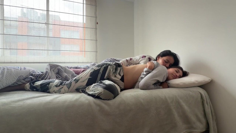 scarlettandc: Poranny seks między lesbijkami