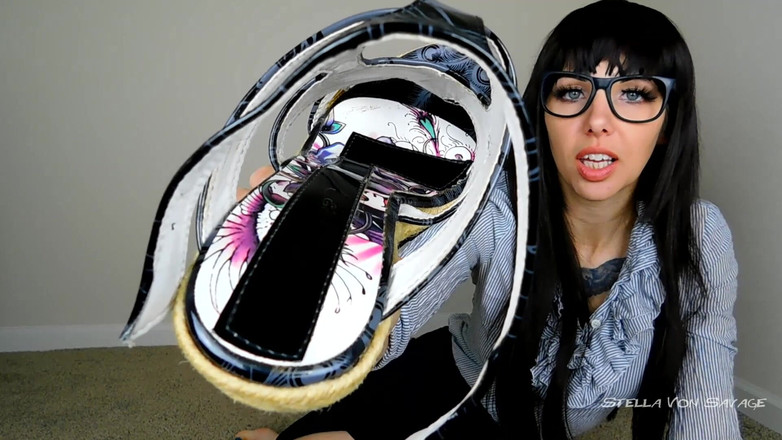 Stella Von Savage: Annusare un sandalo joi una scarpa che puzza sul fetish