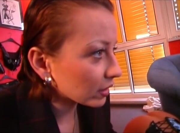 Lezdom Austria: Domina, teste objeto!