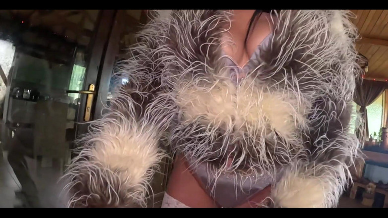 MilfyCalla: Sexy Fur Coats