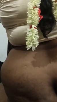 Pasangan cantik Tamil ngentot enak banget di ranjang