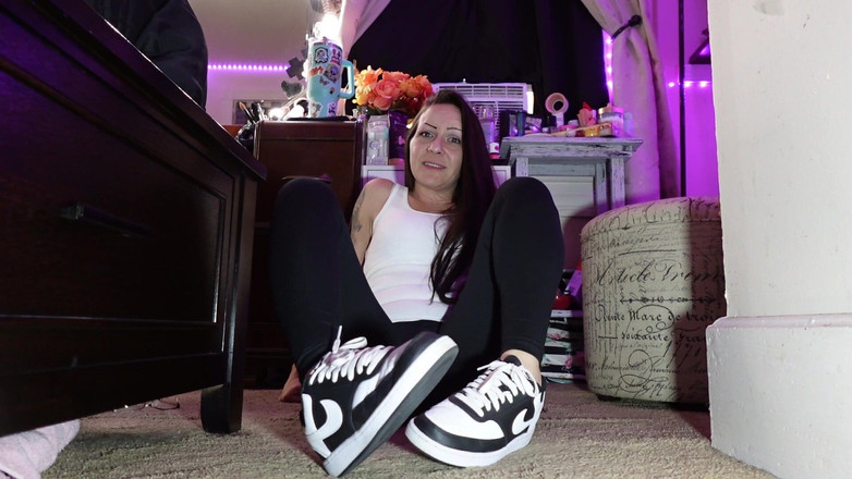 Raven Willow: My Nikes के आदी