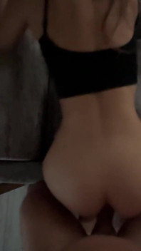A esposa do meu amigo é louca por sexo comigo