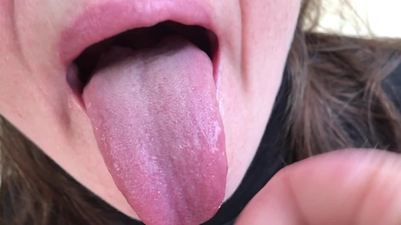 Anna Shpilman: Prosím, nech mě ochutnat tvé sperma. Mrdka v puse. Close-up