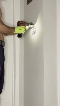 配管工-電気技師の点滅-ホットな熟女は、彼のために裸でからかった後、便利屋のコックを望んでいます