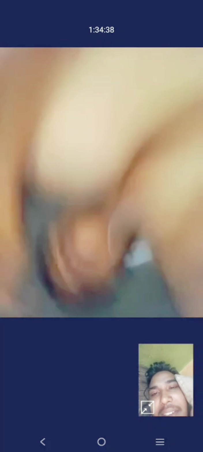 Indian porngirl: 남친과 영상 통화에서 섹스하는 핫한 섹시한 마누라