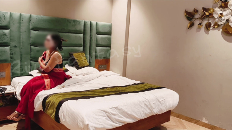 Yours fantasy: Riya v Sárí # 37 Svádění jejího šéfa kouření velkého černého ptáka
