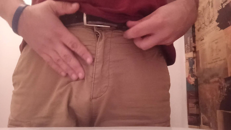Kinky Guy: Hairy Guy Peeing in Toilet